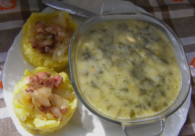 Zupa szczawiowa z ziemniakami Zupa szczawiowa z ziemniakami
