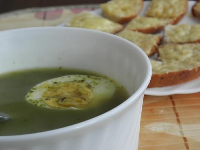 Zupa szczawiowo-szpinakowa.