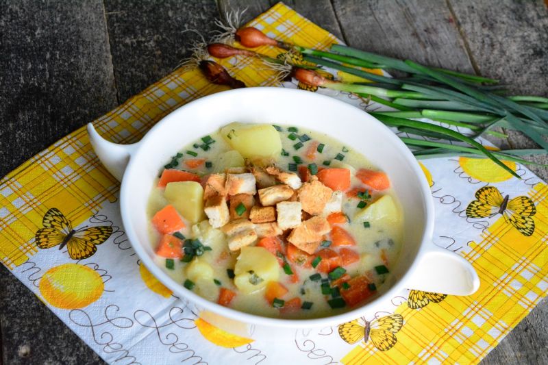 Zupa szczypiorkowa z grzankami