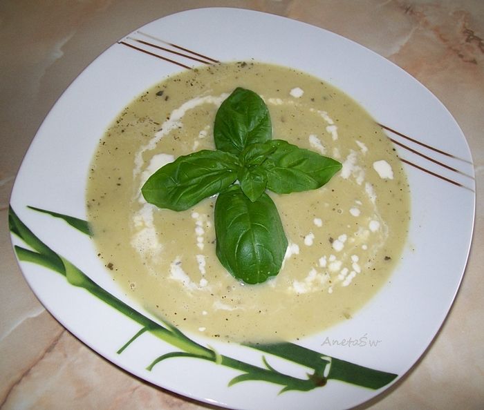 Zupa szparagowa z bazylią Zupa szparagowa z bazylią