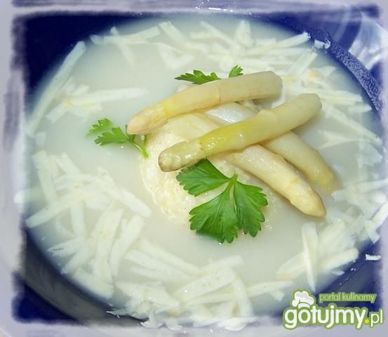 Zupa szparagowa z kaszą jaglaną.