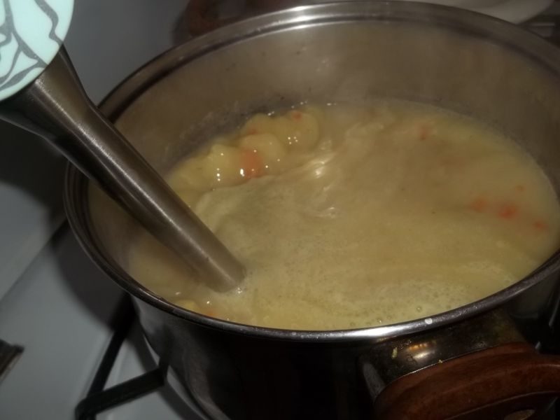 Zupa szparagowa z tortellini