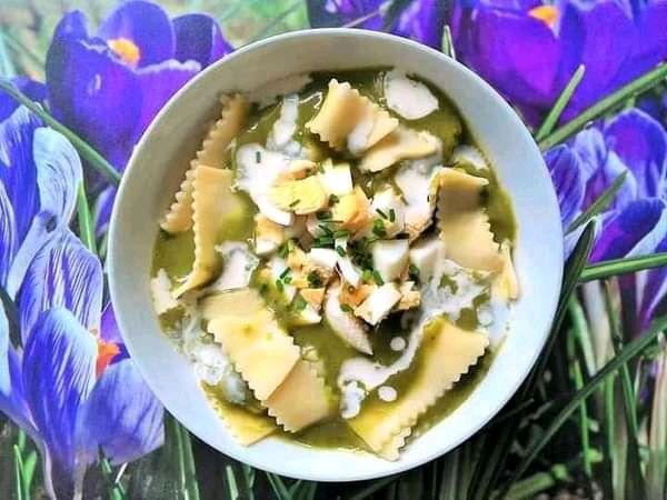 Zupa szpinakowa krem z makaronem i jajkiem