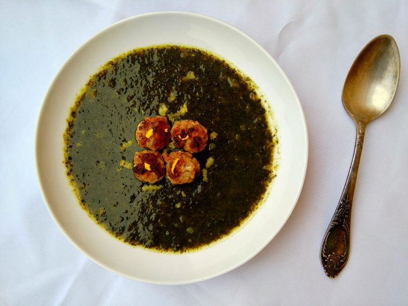 Zupa szpinakowa z lekko miętowymi pulpecikami Zupa szpinakowa z lekko miętowymi pulpecikami