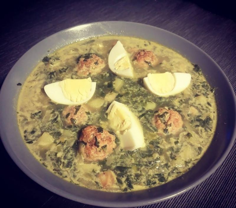 Zupa szpinakowa z pulpecikami i jajkiem Zupa szpinakowa z pulpecikami i jajkiem