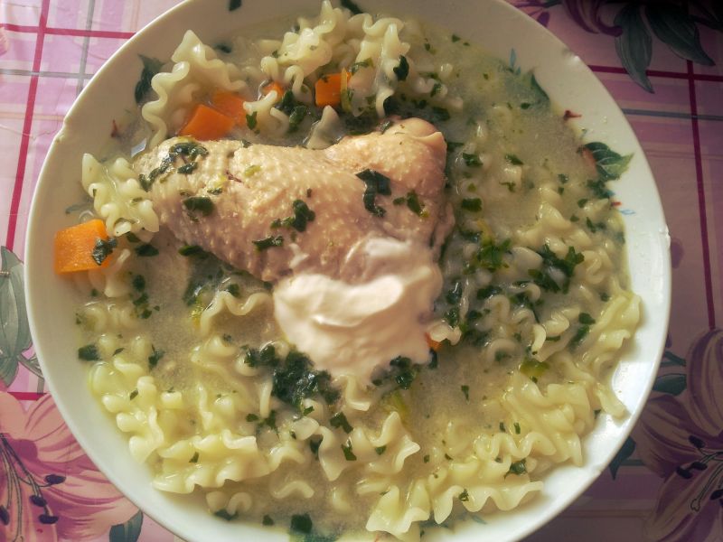 Zupa szpinakowo-ogórkowa ze śmietaną Zupa szpinakowo-ogórkowa ze śmietaną