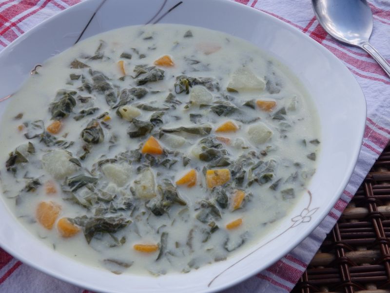 Zupa szpinakowo-szczawiowa Zupa szpinakowo-szczawiowa