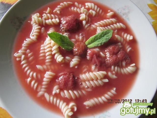 zupa truskawkowa z makaronem