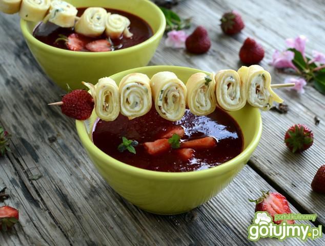 Zupa truskawkowa z naleśnikami