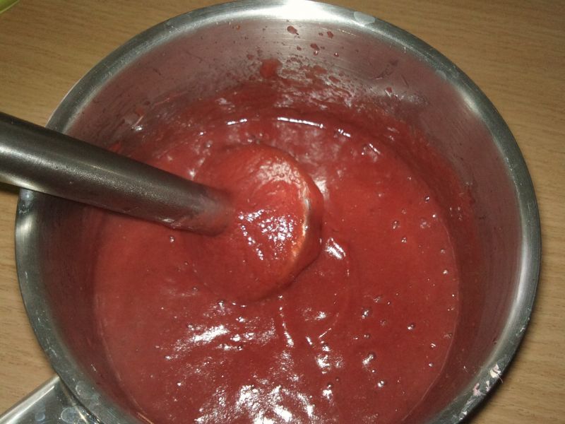 Zupa truskawkowa z rabarbarem i mascarpone