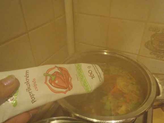 Zupa warzywna na pomidorowo