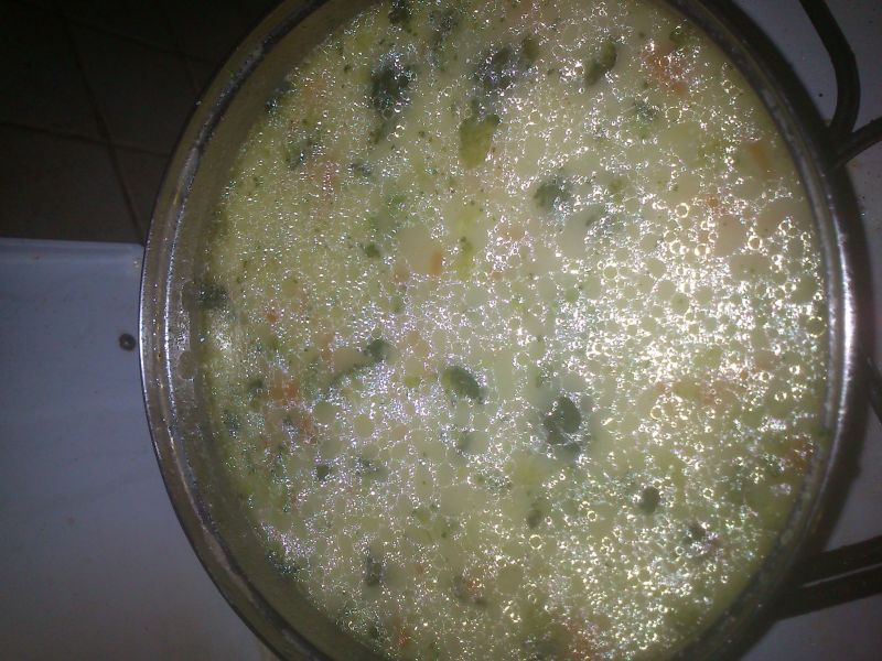 Zupa warzywna z brokuła
