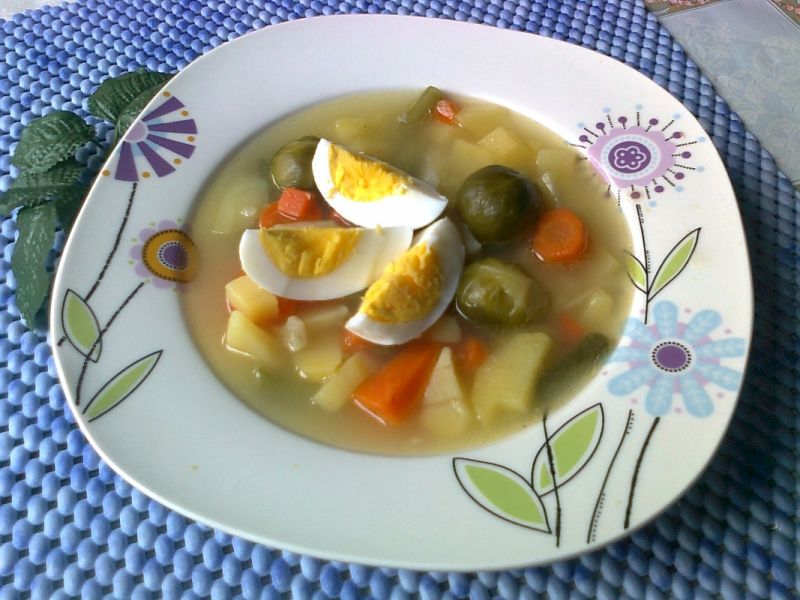 Zupa warzywna z jajkiem Zupa warzywna z jajkiem