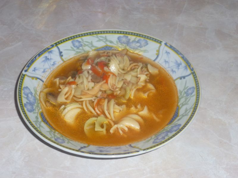 Zupa warzywna z makaronem Zupa warzywna z makaronem