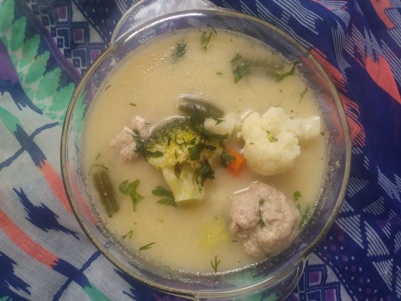 Zupa warzywna z pulpecikami