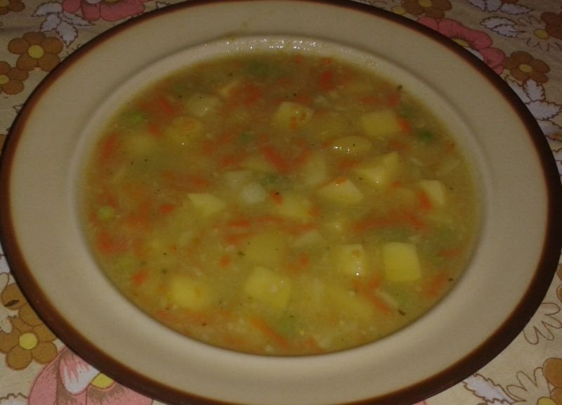 Zupa warzywna zabielana kalafiorem