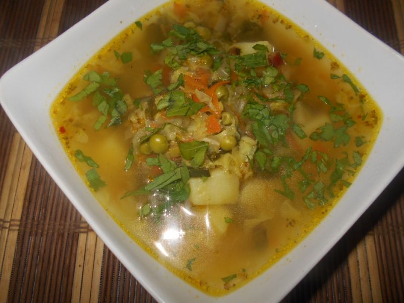 Zupa wielowarzywna z botwiną Zupa wielowarzywna z botwiną