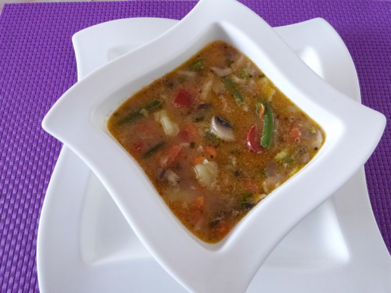 Zupa wielowarzywna z pieczarkami   Zupa wielowarzywna z pieczarkami