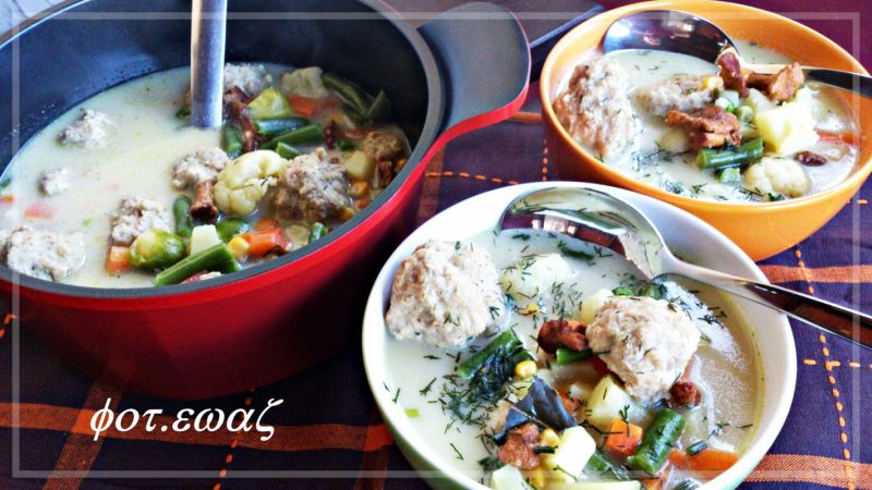 Zupa wiosenna z klopsikami i kurkami Zupa wiosenna z klopsikami i kurkami