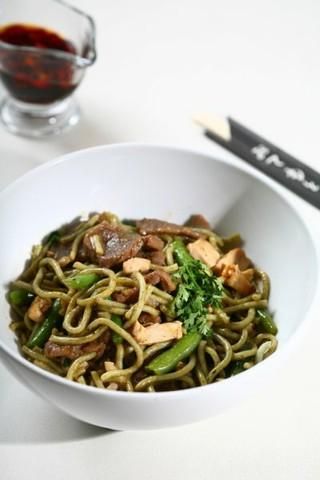 Zupa wołowa z warzywami i makaronem