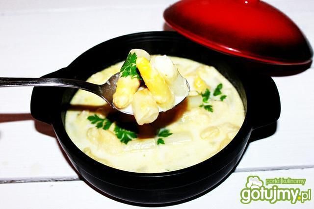 Zupa z białymi szparagami i zacierkami  Zupa z białymi szparagami i zacierkami