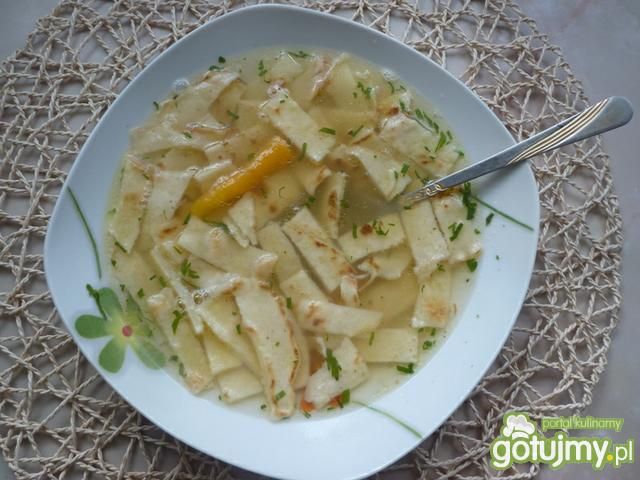 Zupa z bulionetki z naleśnikami  Zupa z bulionetki z naleśnikami