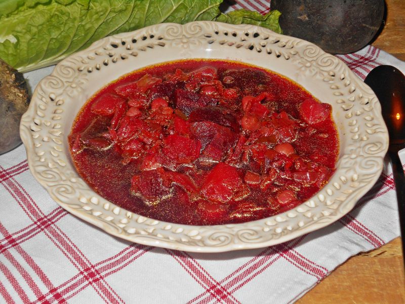 Zupa z buraczkami, pekinką i cieciorką Zupa z buraczkami, pekinką i cieciorką