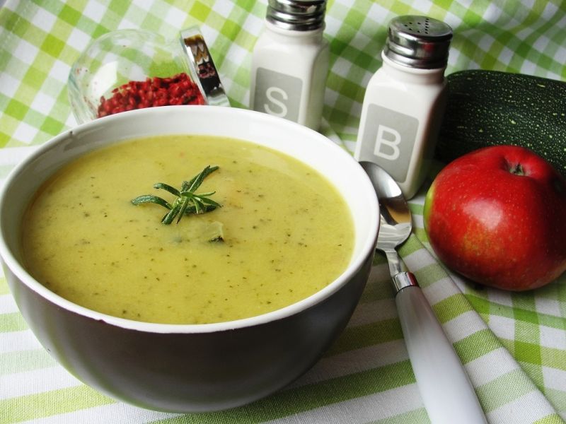 Zupa z cukini z jabłkiem