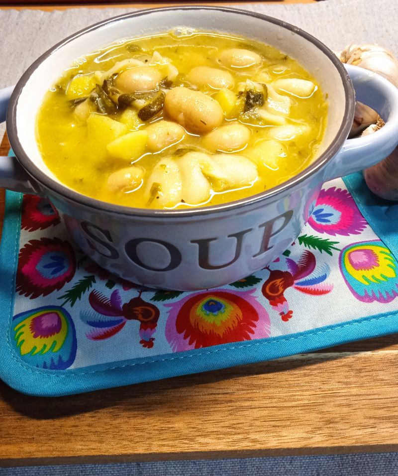 Zupa z cukinią i białą fasolą