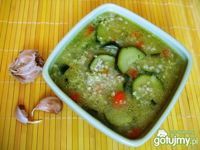 Zupa z cukinią i kaszą