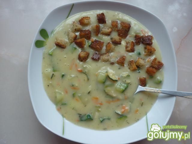 Zupa z cukinii z grzankami Zupa z cukinii z grzankami