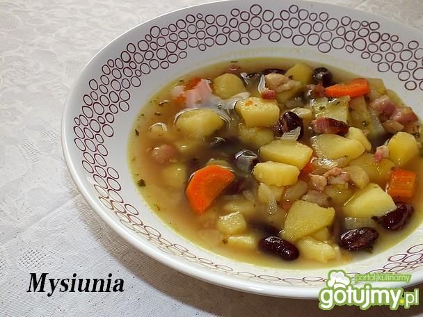 Zupa z czerwonej fasoli na boczku Zupa z czerwonej fasoli na boczku