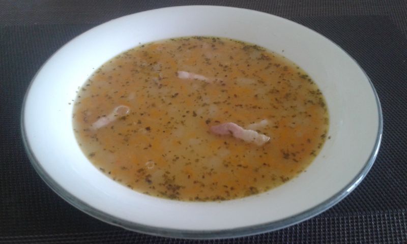 Zupa z czerwonej soczewicy z boczkiem 