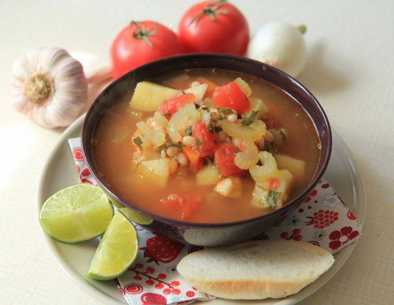 Zupa z drobną fasolką i selerem naciowym Zupa z drobną fasolką i selerem naciowym