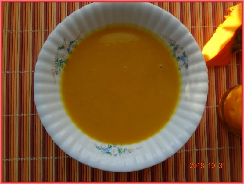Zupa z dyni z dodatkiem jabłka