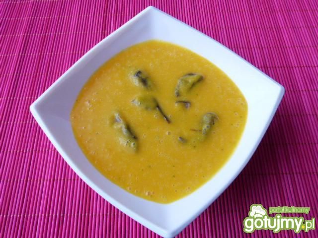 Zupa z dyni z leśnymi grzybami