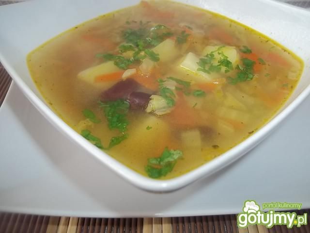 Zupa z fasolką i groszkiem