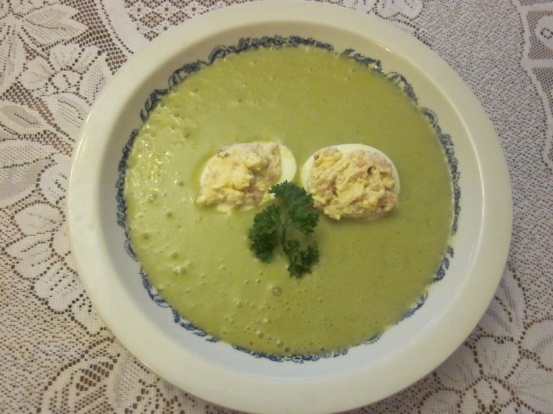  Zupa  z faszerowanymi jajkami