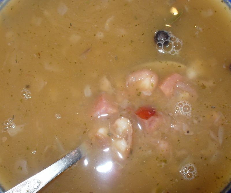 Zupa z grochu piechotnego