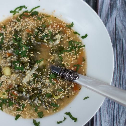 Zupa z jaglanką i jarmużem Zupa z jaglanką i jarmużem