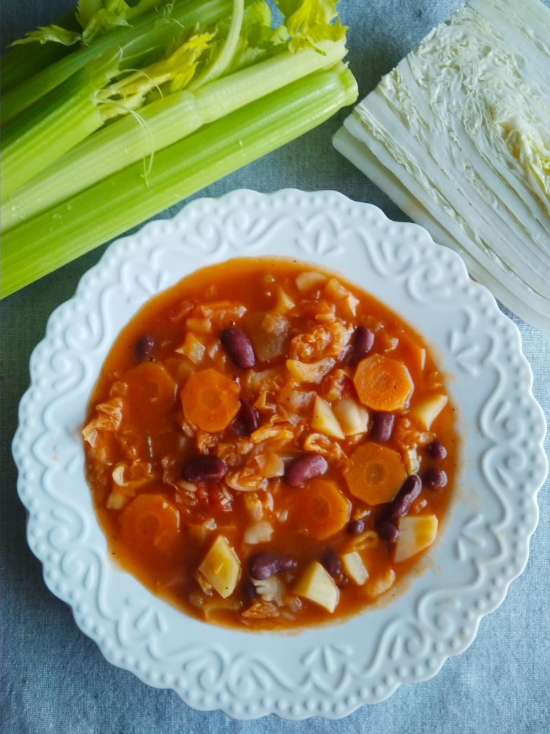 Zupa z kapustą pekińską