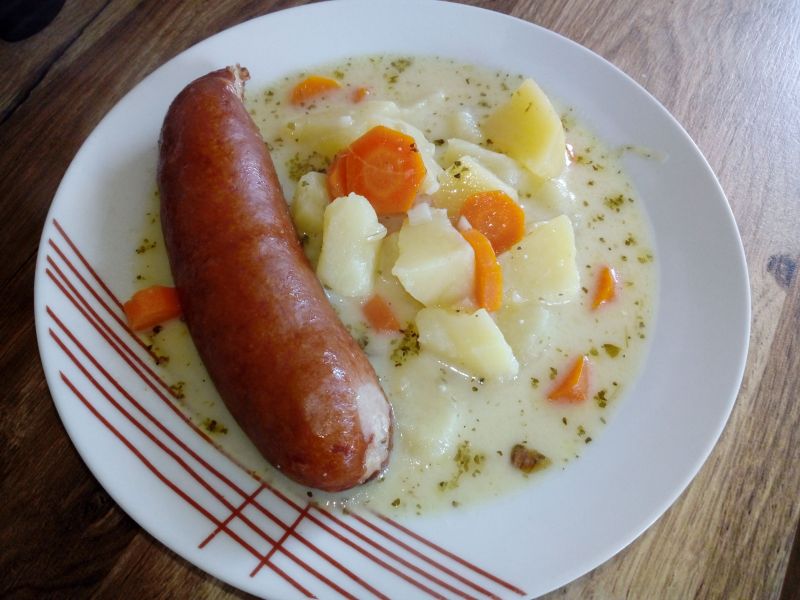 Zupa z kaszą jęczmienną i serkami topionymi