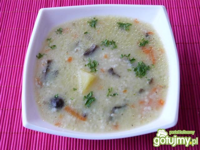 Zupa z kaszą perłową i grzybami