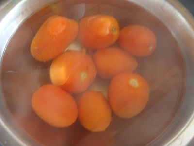 Zupa z kawałkami pomidorów