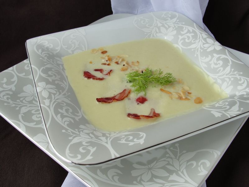 Zupa z kopru włoskiego z cukinią