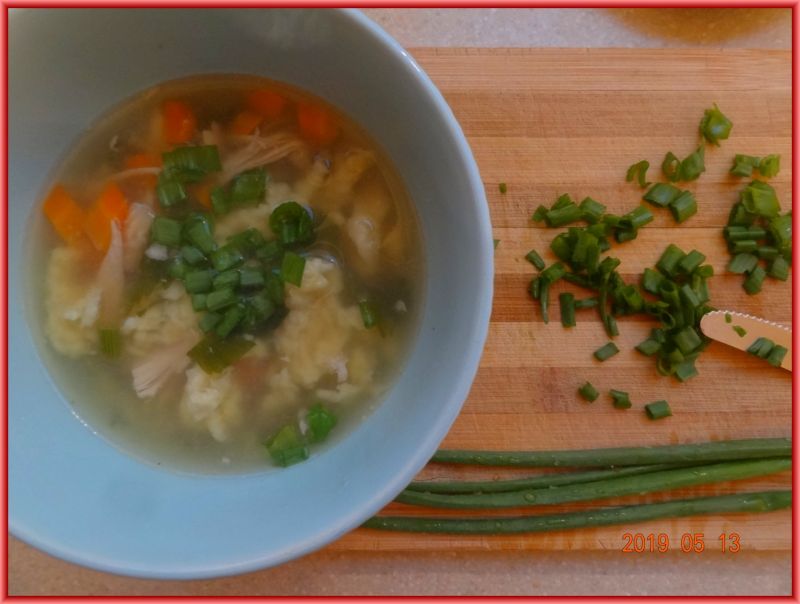 Zupa z lanym ciastem i mięsem z indyka