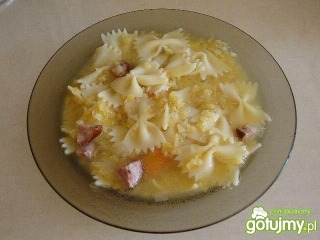 Zupa z makaronem i soczewicą