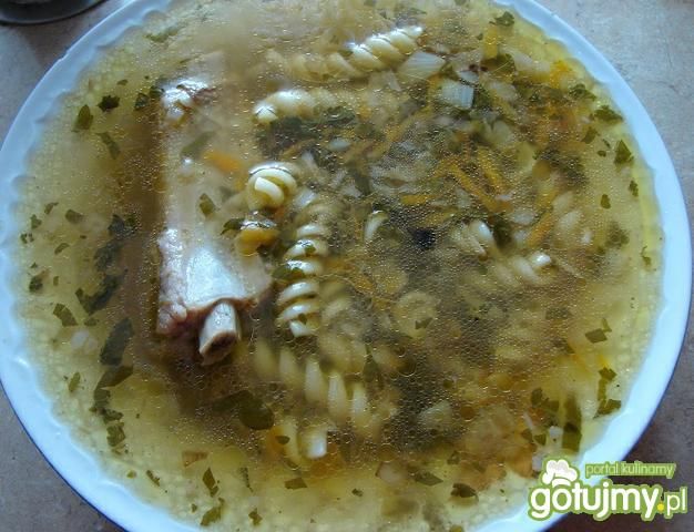 Zupa z makaronem na żeberkach Zupa z makaronem na żeberkach