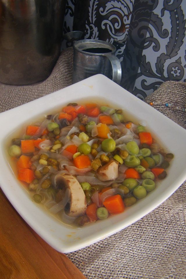 Zupa z makaronem ryżowym  Zupa z makaronem ryżowym