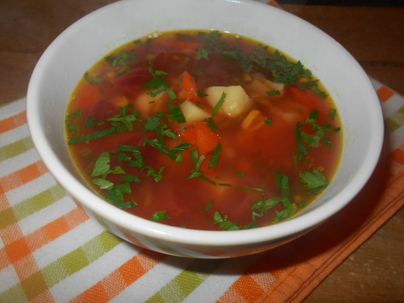 Zupa z marynowanymi buraczkami i kukurydzą Zupa z marynowanymi buraczkami i kukurydzą
